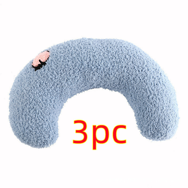 U-shaped fashion pillow for cats.