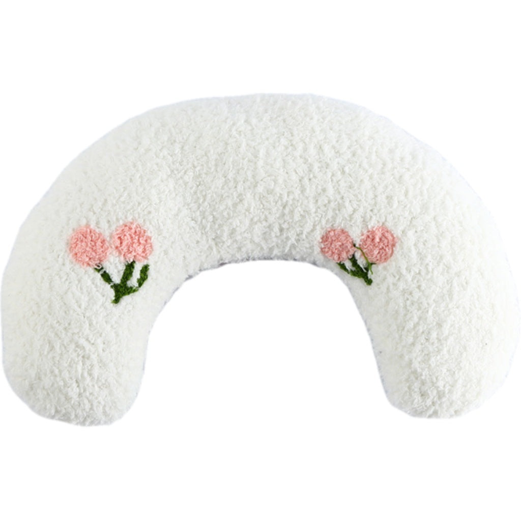 U-shaped fashion pillow for cats.