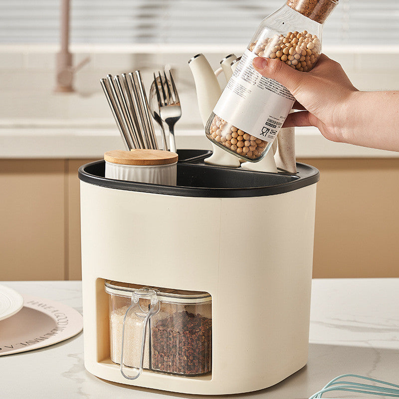 Large-capacity kitchen utensil holder.