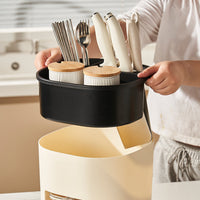 Large-capacity kitchen utensil holder.